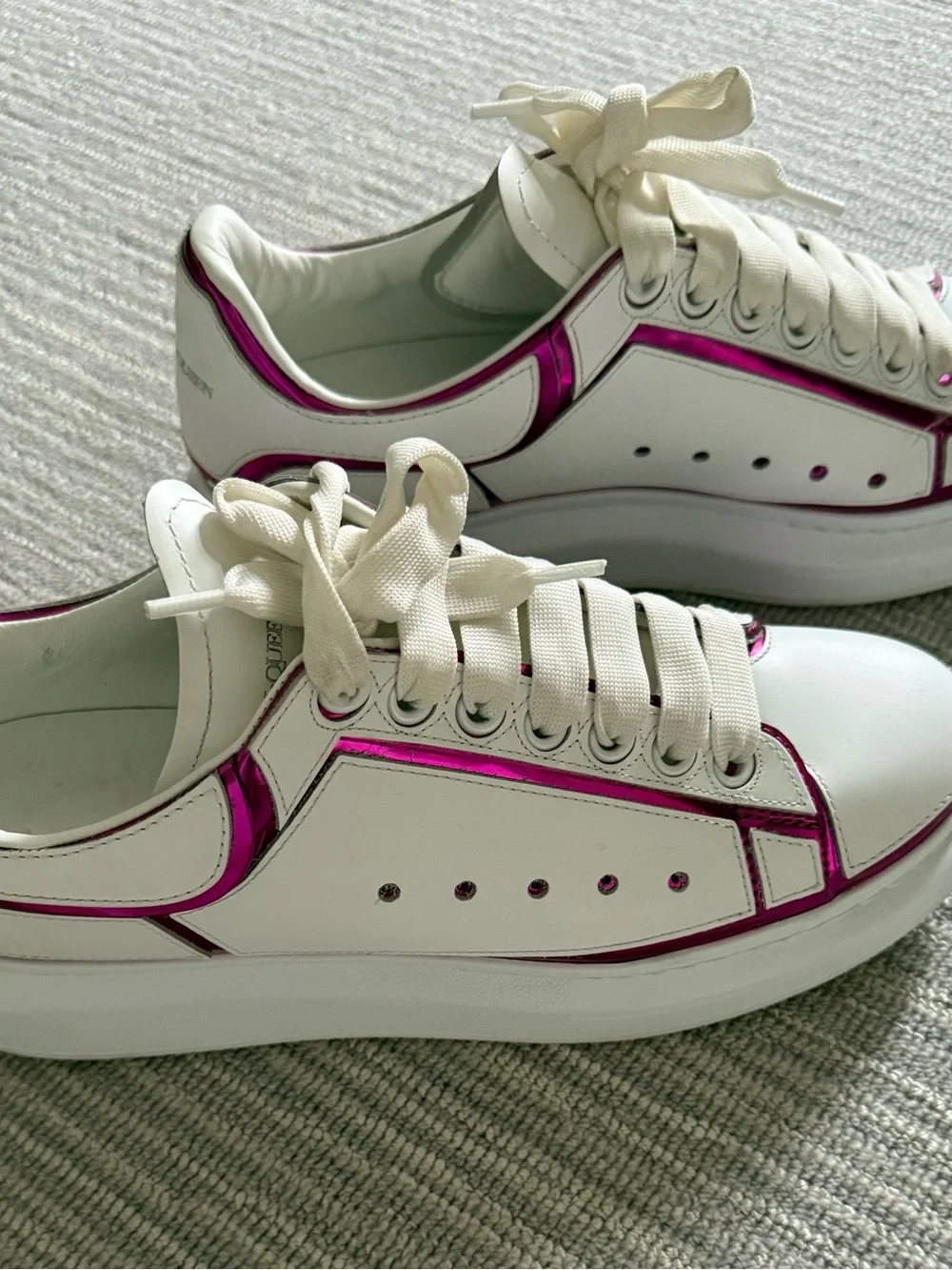 Alexander McQueen White with Metallic Pink Trim Platform Sneakers - Women